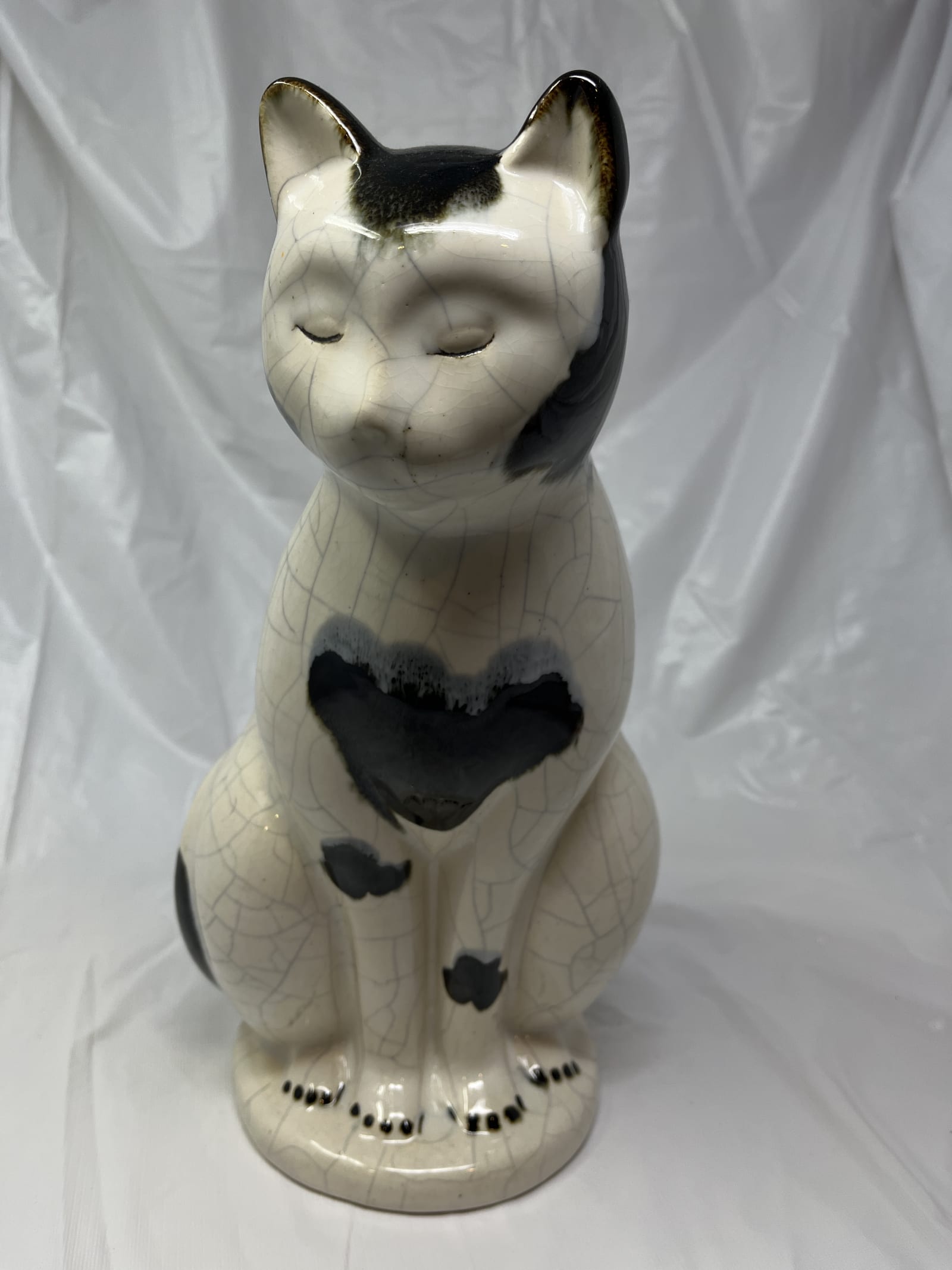 Gently Used Store – Williamsburg Global Views Ceramic Cat Figurine – Gray Crackle – Home Décor – Used – SKU 000000006