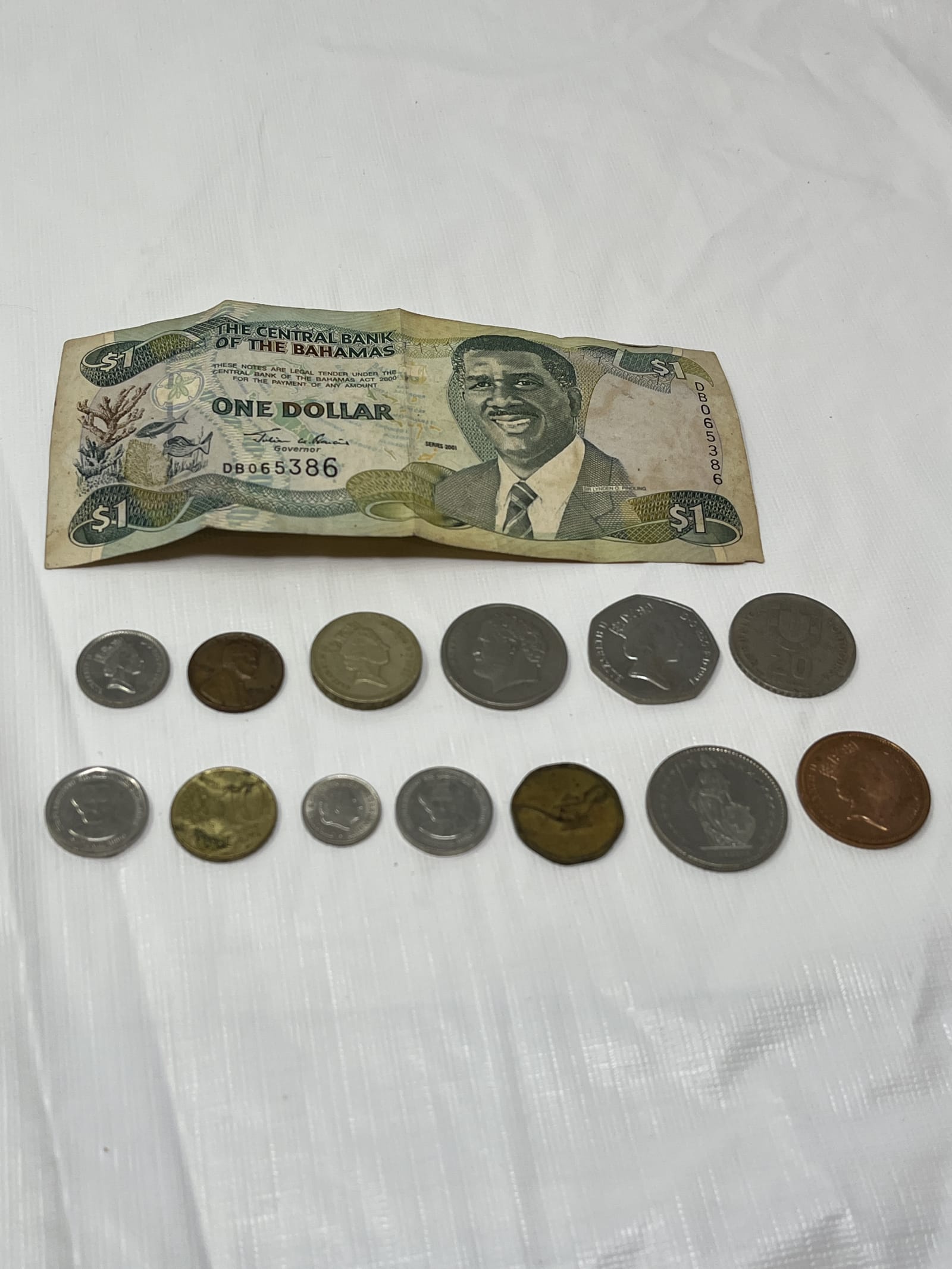 Gently Used Store – World Coins & Banknote Lot – Bahamas Dollar, Mixed Countries – Coins & Currency – Used