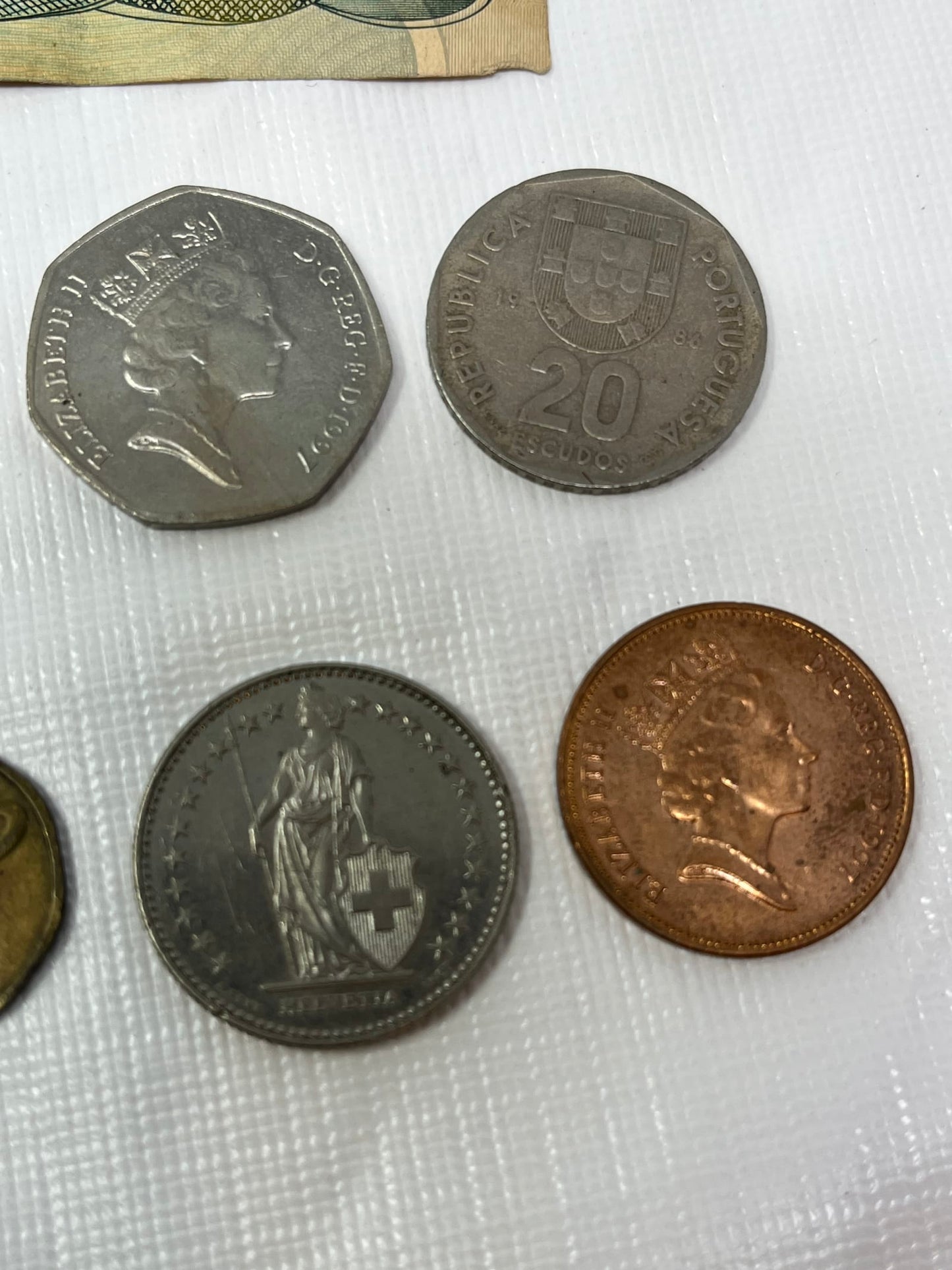 World Coins & Banknote Lot – Bahamas Dollar, Mixed Countries