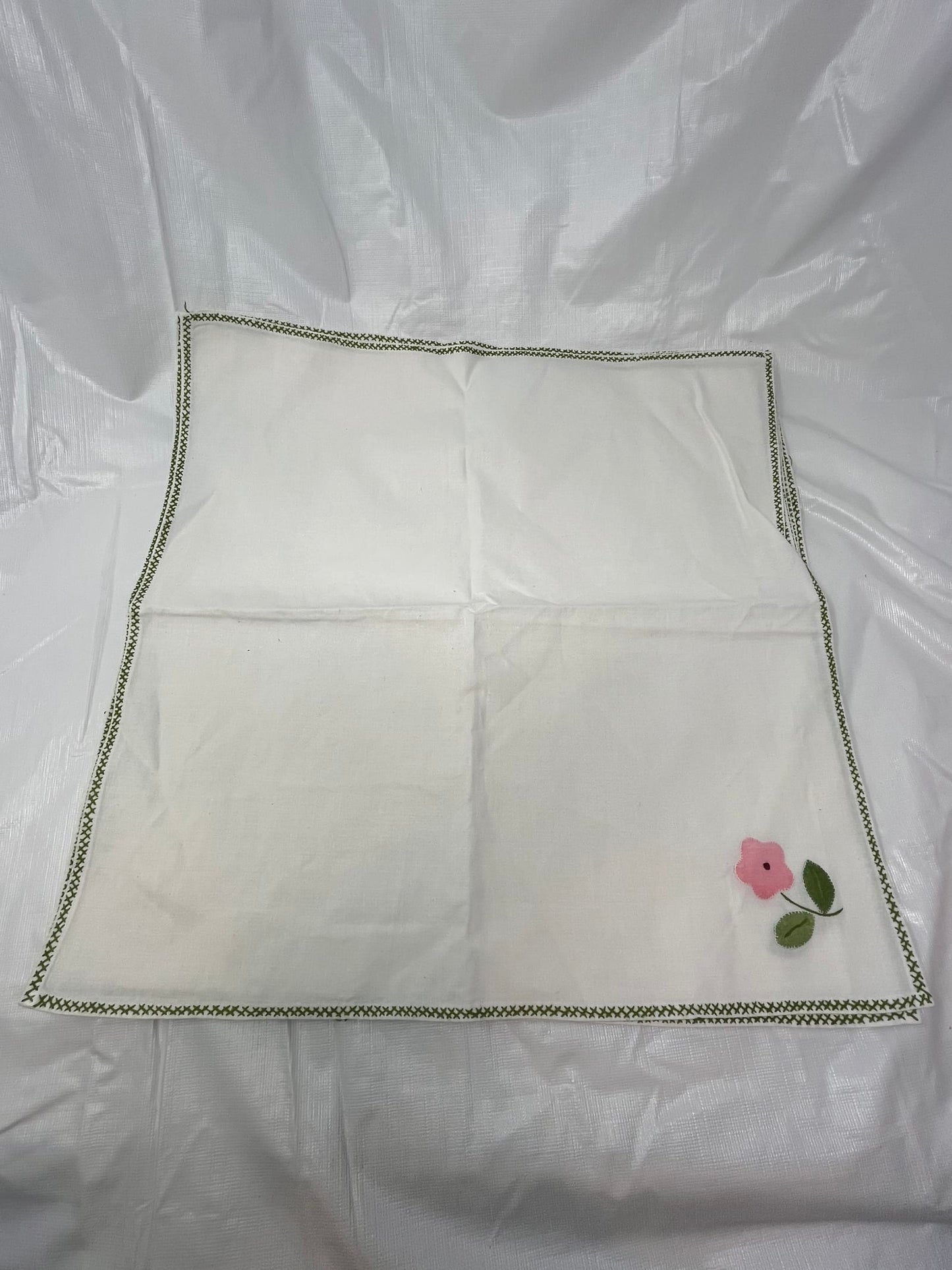 Gently Used Store – Set of 5 Vintage Linen Napkins Pink Appliqué Green Embroidery 14" – Linens & Bedding – Used