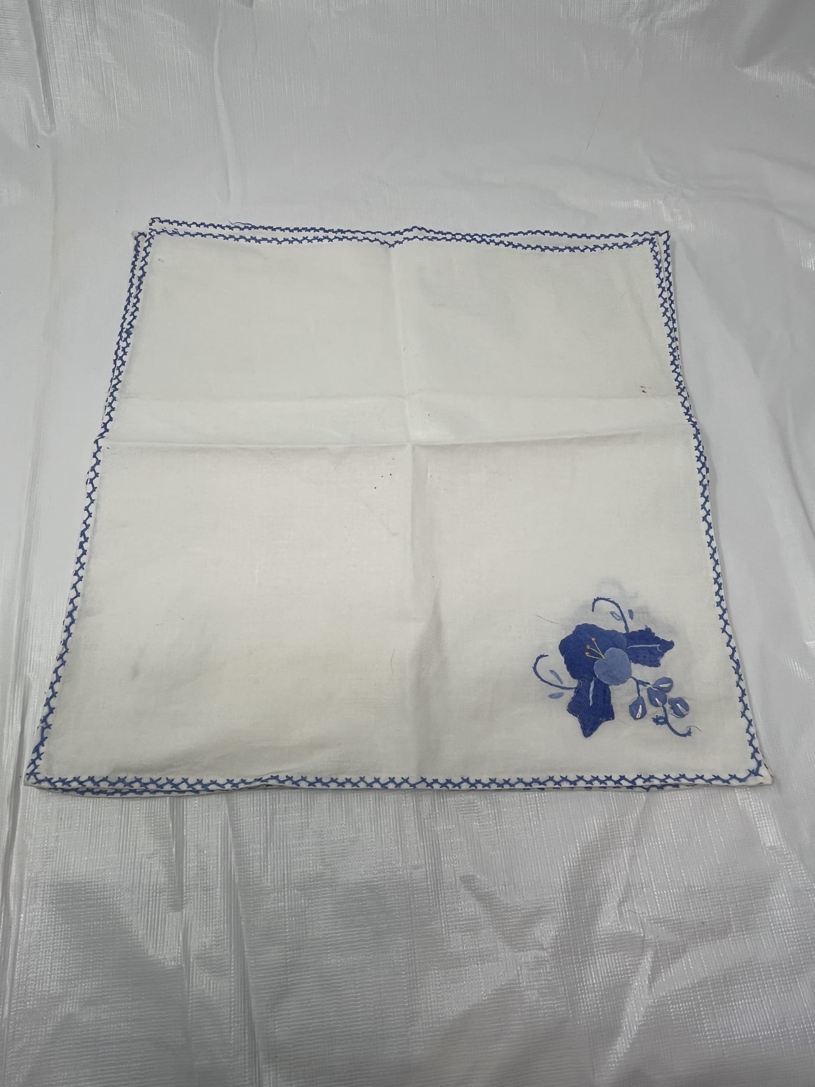 Gently Used Store – Set of 3 Vintage Linen Napkins – Blue Appliqué & Border – Linens & Bedding – Used – SKU 000000019