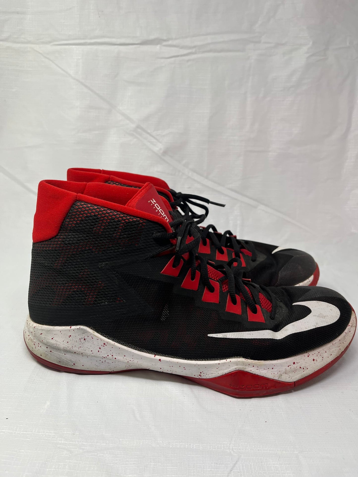 Nike Zoom Devosion Black University Red Size 12