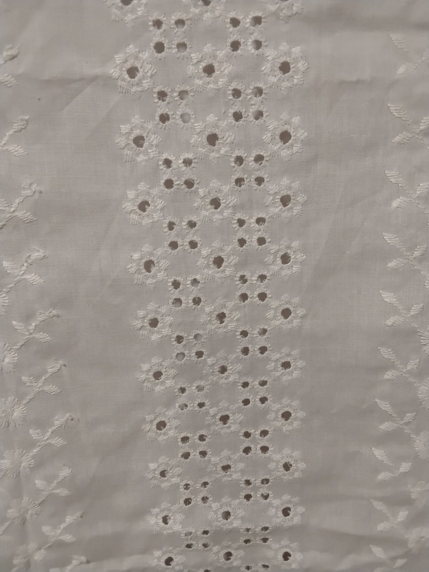 White Embroidered Lace Table Runner Floral Eyelet Scalloped 40x13