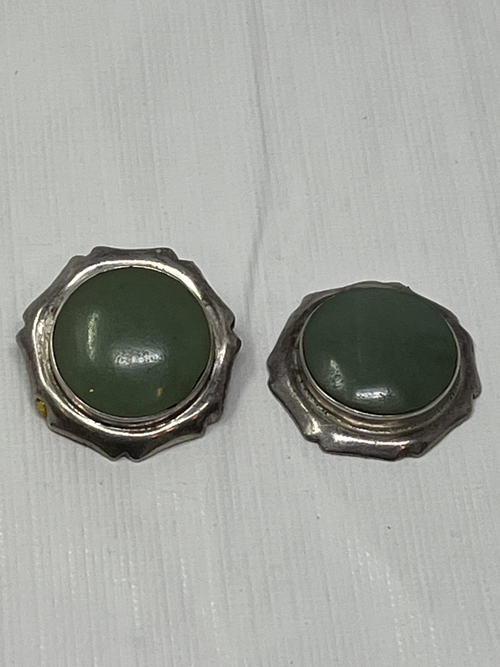 Gently Used Store – Vintage Mexico 925 Silver Green Jade Clip-on Earrings 22g – One Missing – Earrings – Used