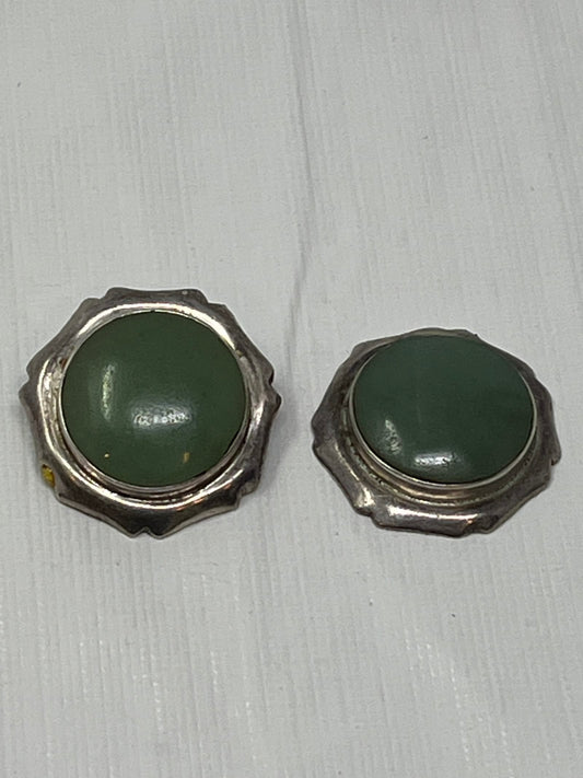 Gently Used Store – Vintage Mexico 925 Silver Green Jade Clip-on Earrings 22g – One Missing – Earrings – Used