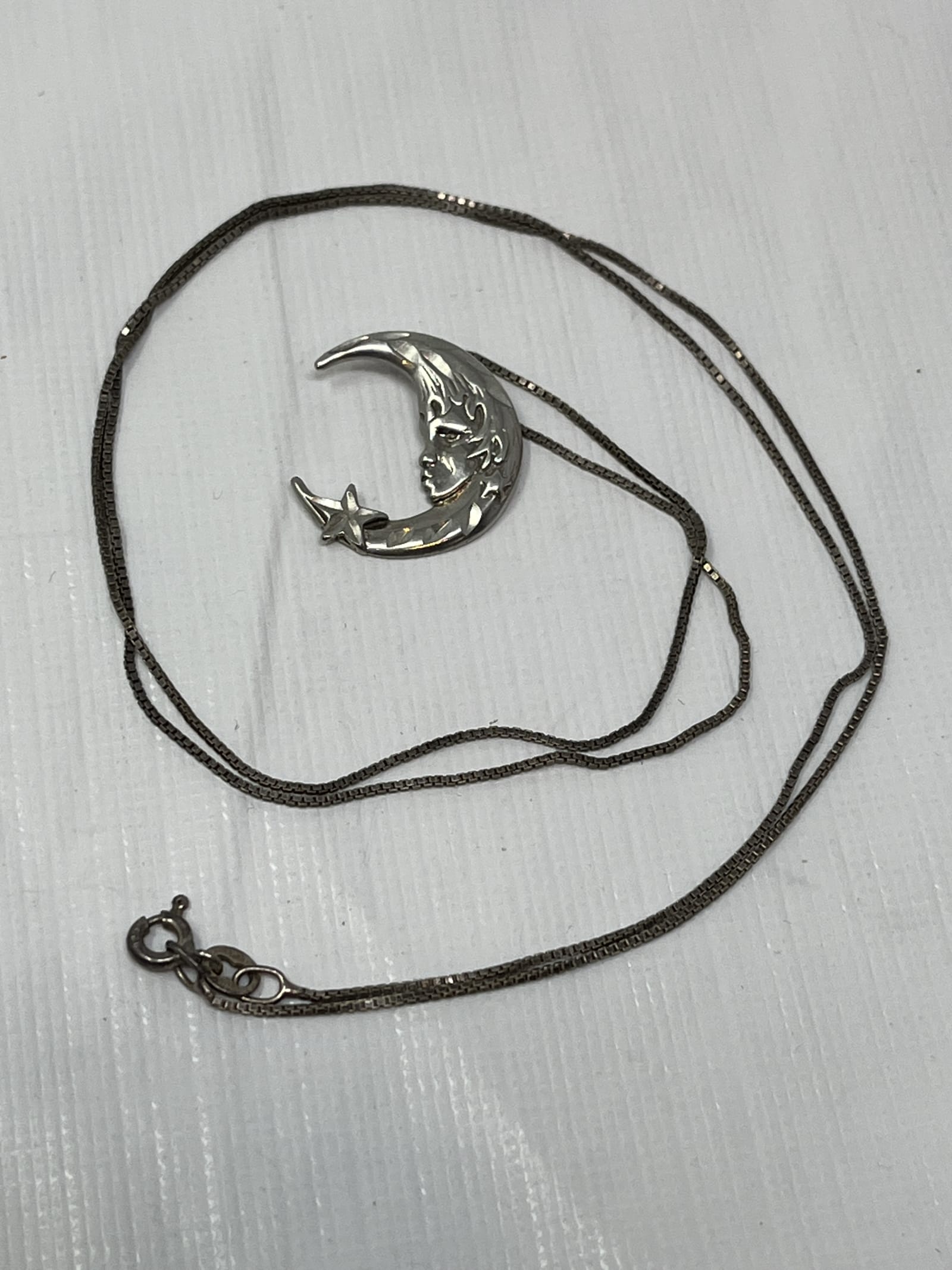 Gently Used Store – Sterling Silver Crescent Moon Face Pendant Necklace – Italy 925 Chain – Necklaces – Used
