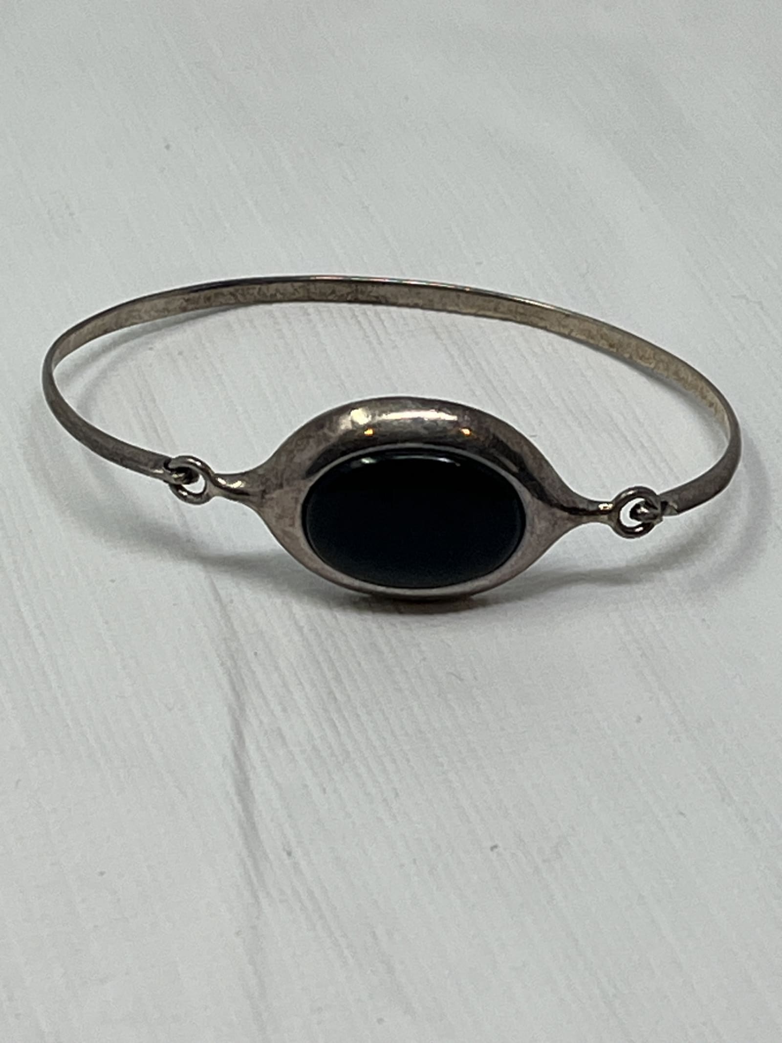 Gently Used Store – Vintage 925 Sterling Silver Black Onyx Bangle Bracelet 6g – Md Marked – Bracelets – Used