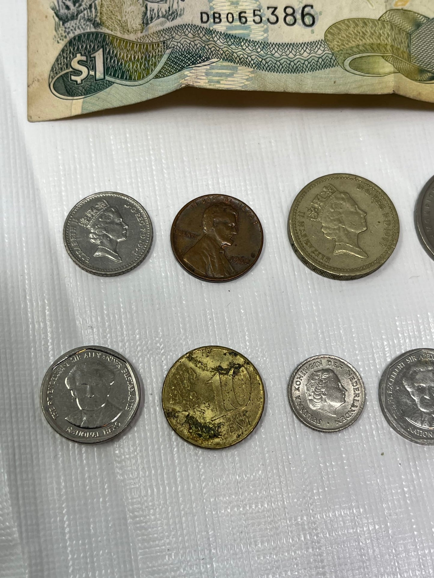 World Coins & Banknote Lot – Bahamas Dollar, Mixed Countries