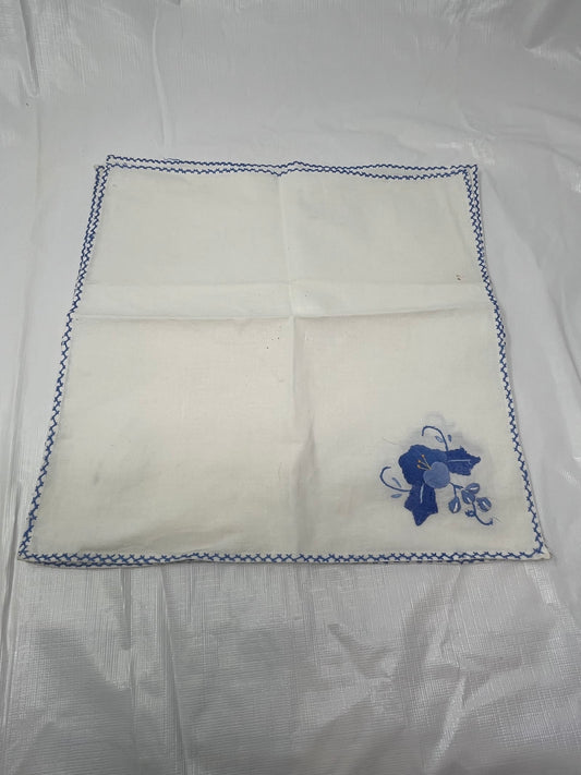Gently Used Store – Set of 3 Vintage Linen Napkins – Blue Appliqué & Border – Linens & Bedding – Used – SKU 000000019