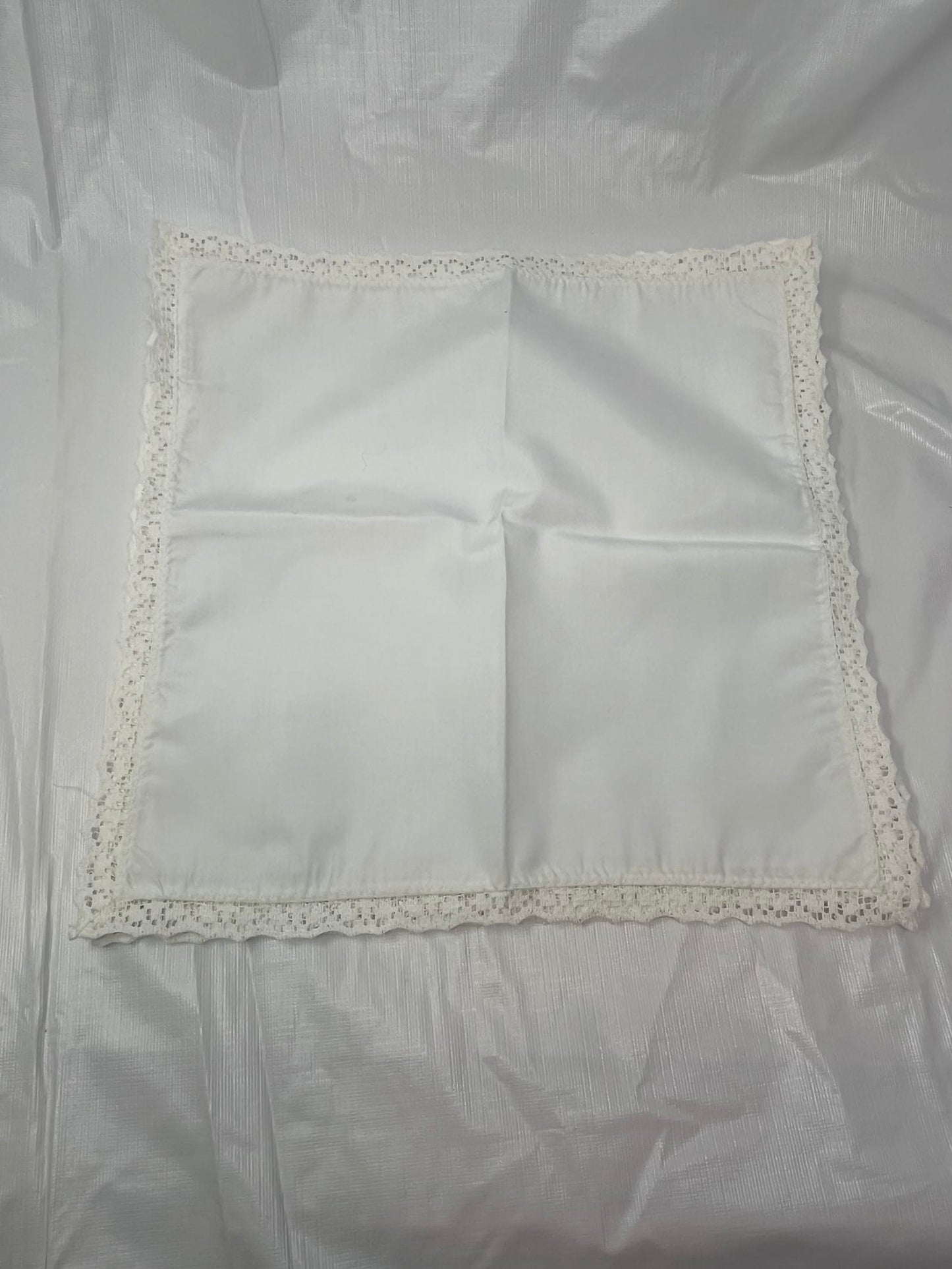 Gently Used Store – Vintage White Napkin – Crochet Lace Trim, 13" X 11" – Linens & Bedding – Used – SKU 000000023