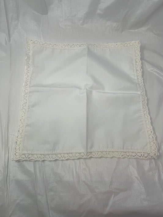 Gently Used Store – Vintage White Napkin – Crochet Lace Trim, 13" X 11" – Linens & Bedding – Used – SKU 000000023