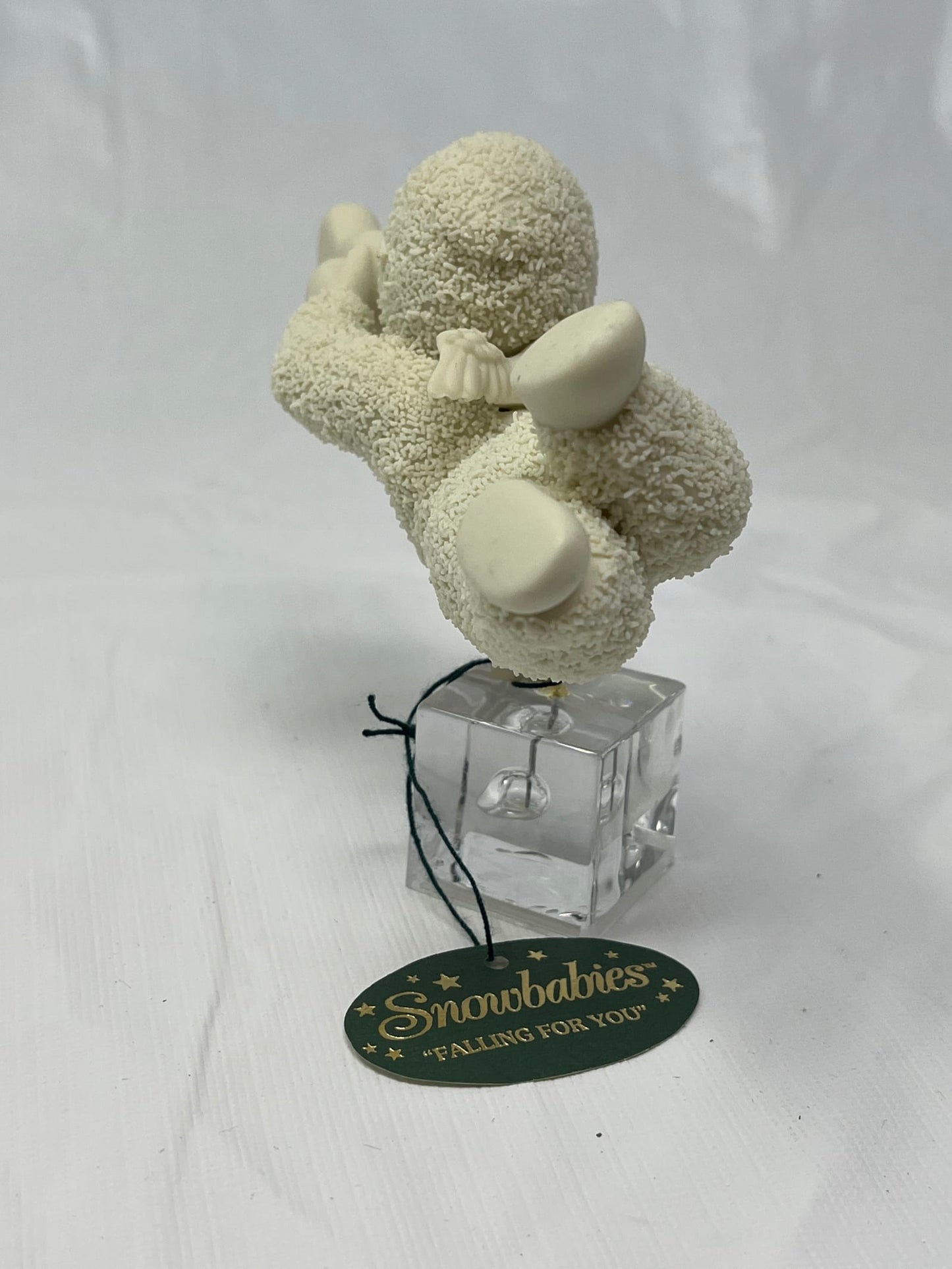 Snowbabies Figurine “Falling for You” – Dept 56, 1999