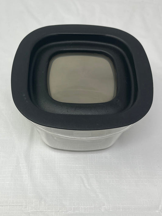 Rubbermaid Premier Storage Square Container 2 Cup Clear w/ Black Lid FG7H75