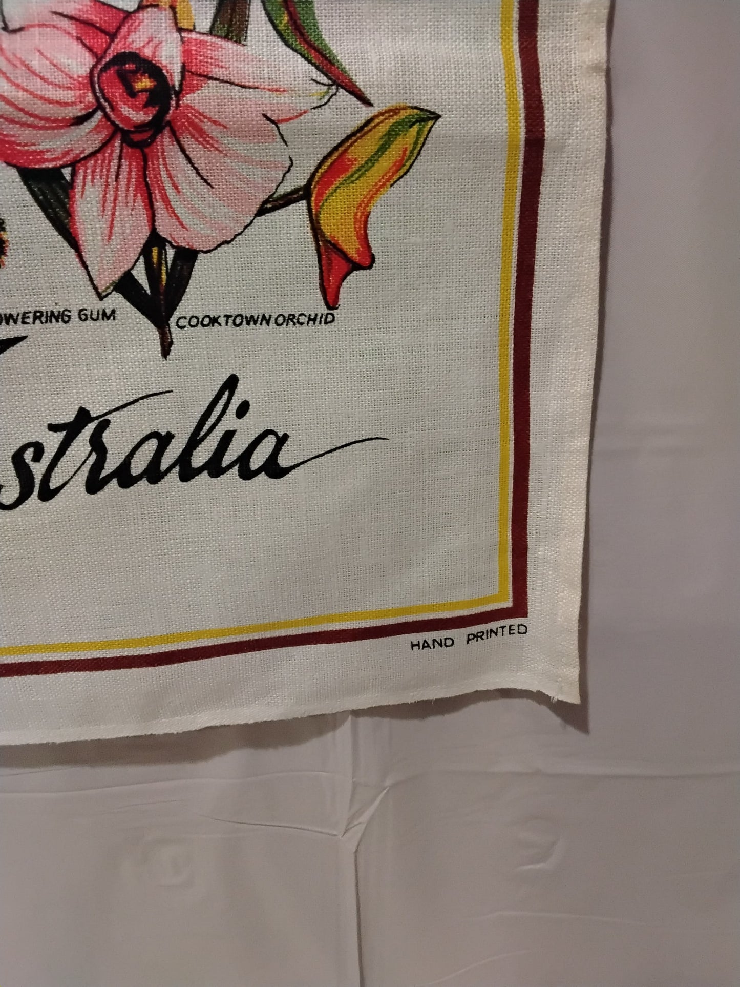 Souvenirs Australia Vintage Linen Tea Towel Koalas Rosella Floral Design 31x18.5