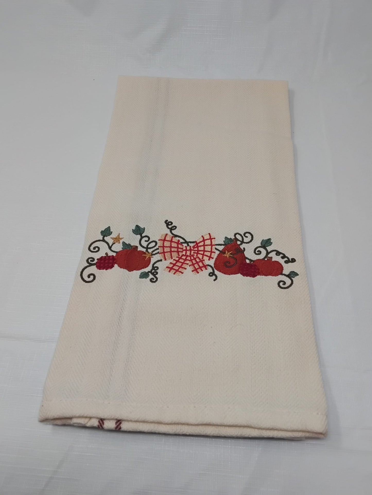 Gently Used Thrift Store – Dunroven House Embroidered Kitchen Towel Pumpkins & Heart Fall Farmhouse 28.5x20