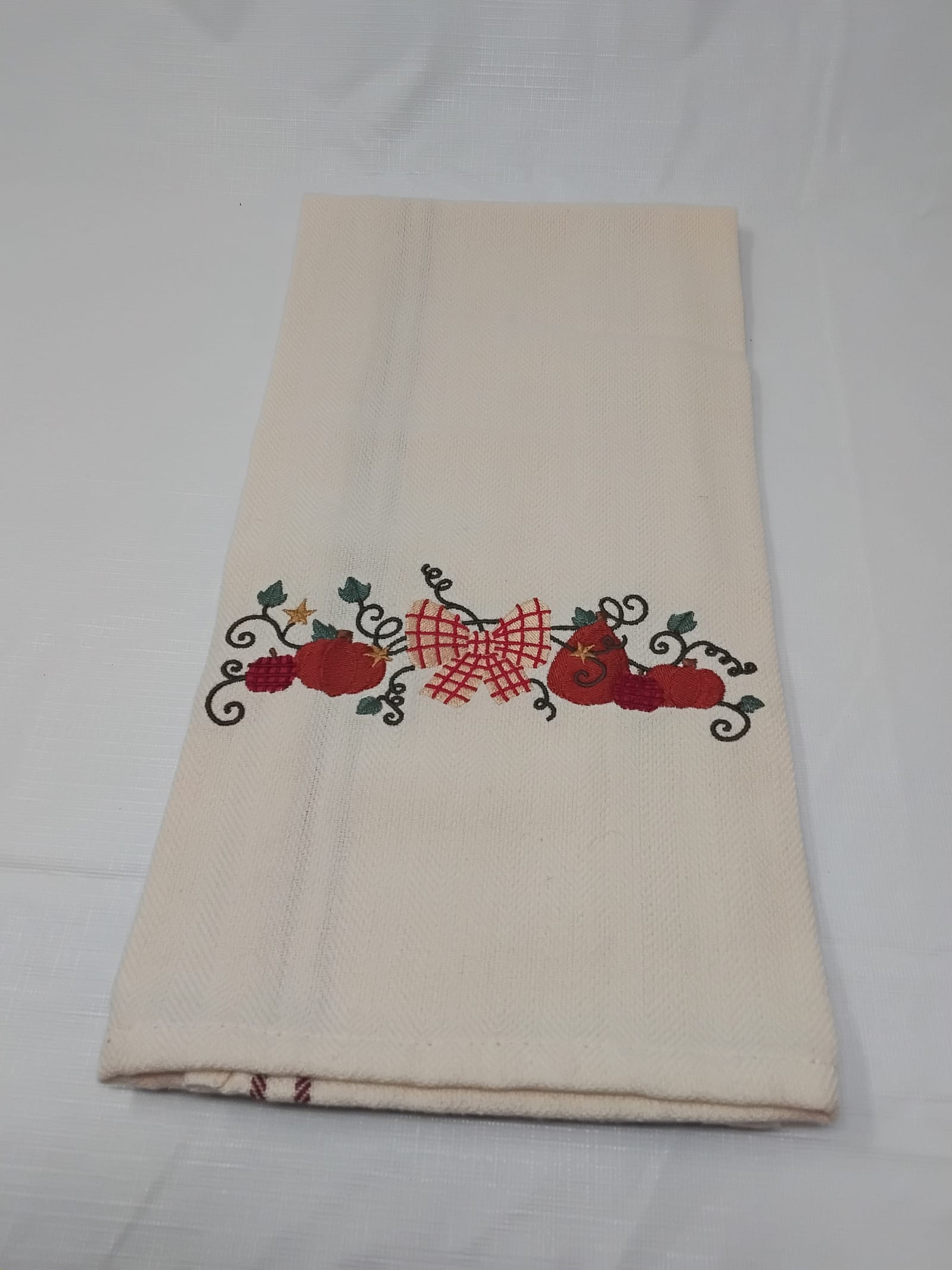 Gently Used Thrift Store – Dunroven House Embroidered Kitchen Towel Pumpkins & Heart Fall Farmhouse 28.5x20