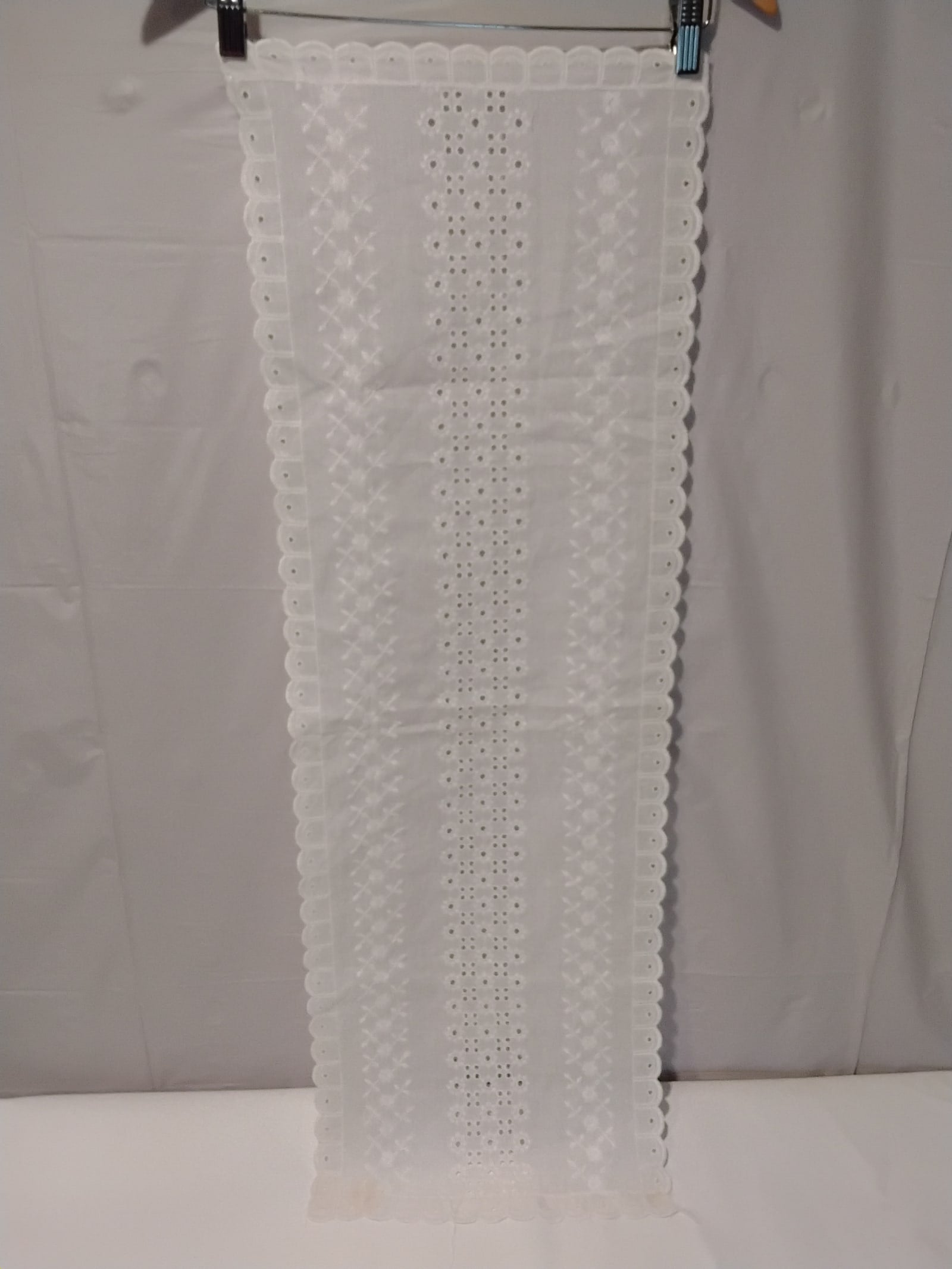 Gently Used Thrift Store – White Embroidered Lace Table Runner Floral Eyelet Scalloped 40x13 – Kitchen & Dining – Used