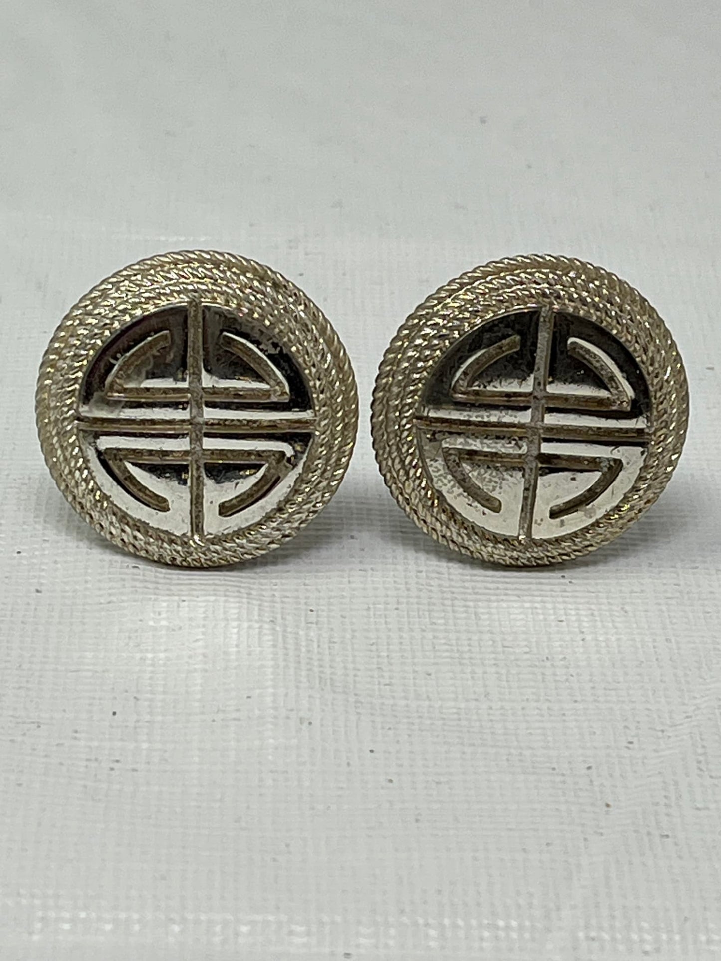 Gently Used Thrift Store – Silver Tone Large Logo Clip on Earrings Rope Border Vintage – Consignment – Used