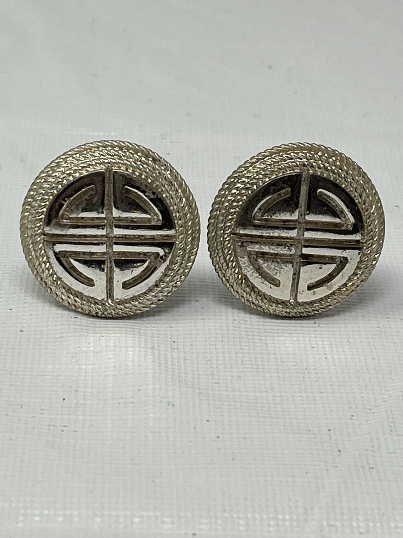 Gently Used Thrift Store – Silver Tone Large Logo Clip on Earrings Rope Border Vintage – Consignment – Used